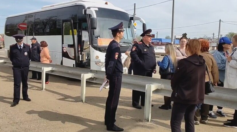 ГАИ останавливает автобус с жителями Полтавской, пытающимися попасть на прием к Губернатору