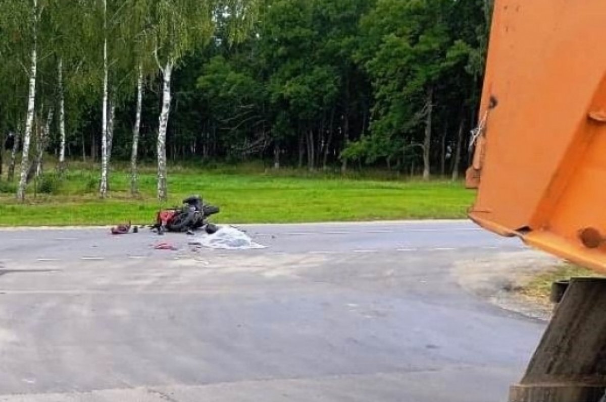    49-летний мотоциклист погиб под колесами КАМаЗА в Клинцовском районе