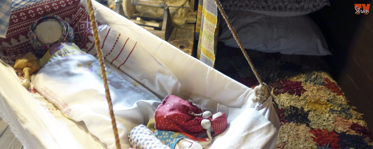 В мифической избушке у мифической старушки