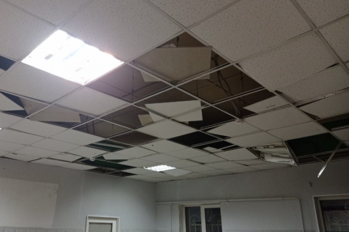    Двое семиклассников разгромили зал ожидания станции Колтубанка