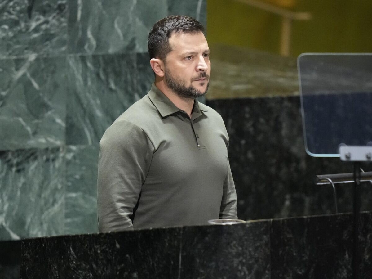    Президент Украины Владимир Зеленский во время выступления на Генеральной ассамблее ООН© AP Photo / Mary Altaffer