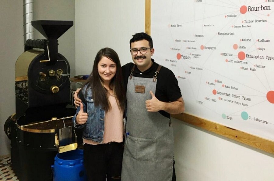 Виктория Бабак в гостях у обжарщика Bourbon Coffee Roasters, кофейня третьей волны, Богота, Колумбия. 