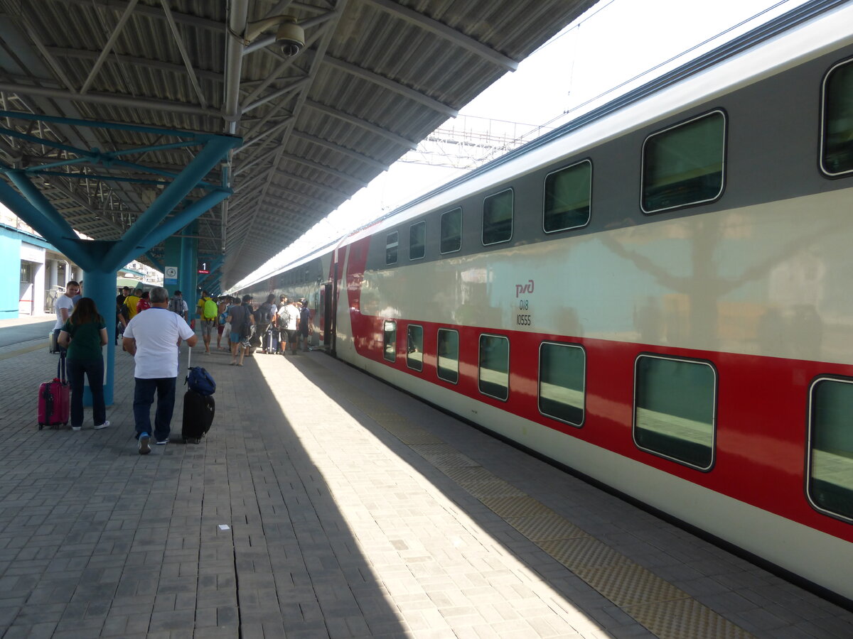 На таких поездах ездят болельщики ЧМ по футболу.