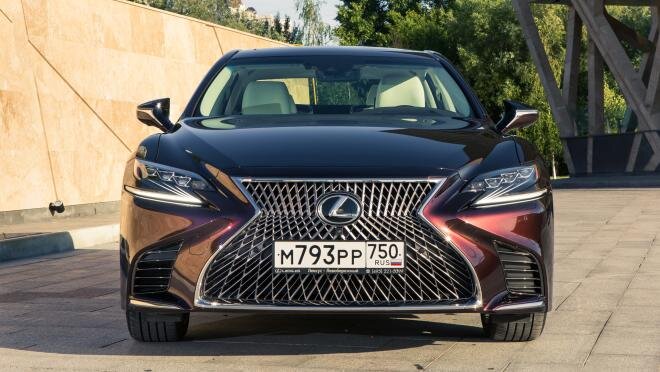 Да, мы в профессии не первый год. Да, мы уже накатались на всех остальных Lexus. Да, мы смотрели на огромный – сильно за пять метров – японский премиум-седан и думали, что понимаем о нем все. Он предсказуем, как сашими, сеппуку и манга, думали мы. И, разумеется, оказались абсолютно неправы!