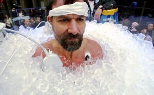  В мире существует огромное количество людей, которые обладают фантастическими свойствами. Одни из них не боятся укусов змей, другие выдерживают адский холод, третьи могут обходиться без кислорода.