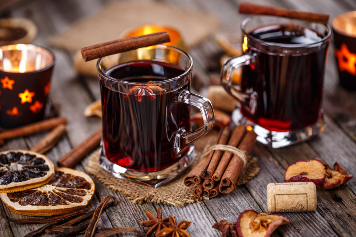 Слово глинтвейн пошло от немецкого названия «Gluhwein» — «gluhender Wein» — горячее вино. Римские императоры любили пить вино, добавляя в него пряности, но когда в средние века люди придумали греть вино, пряности в глинтвейне лучше раскрывались, полностью отдавая свой аромат.
