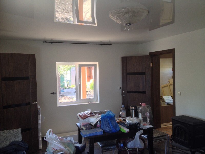 Неотапливаемая дача с натяжными потолками из плёнки ПВХ.