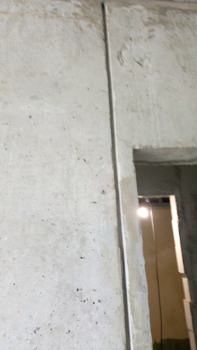 Штроба сделанная застройщиком.