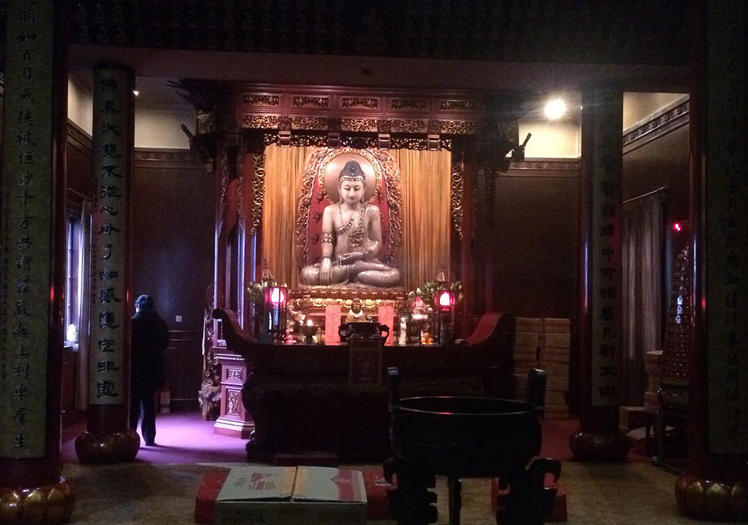 Статуя сидящего Будды