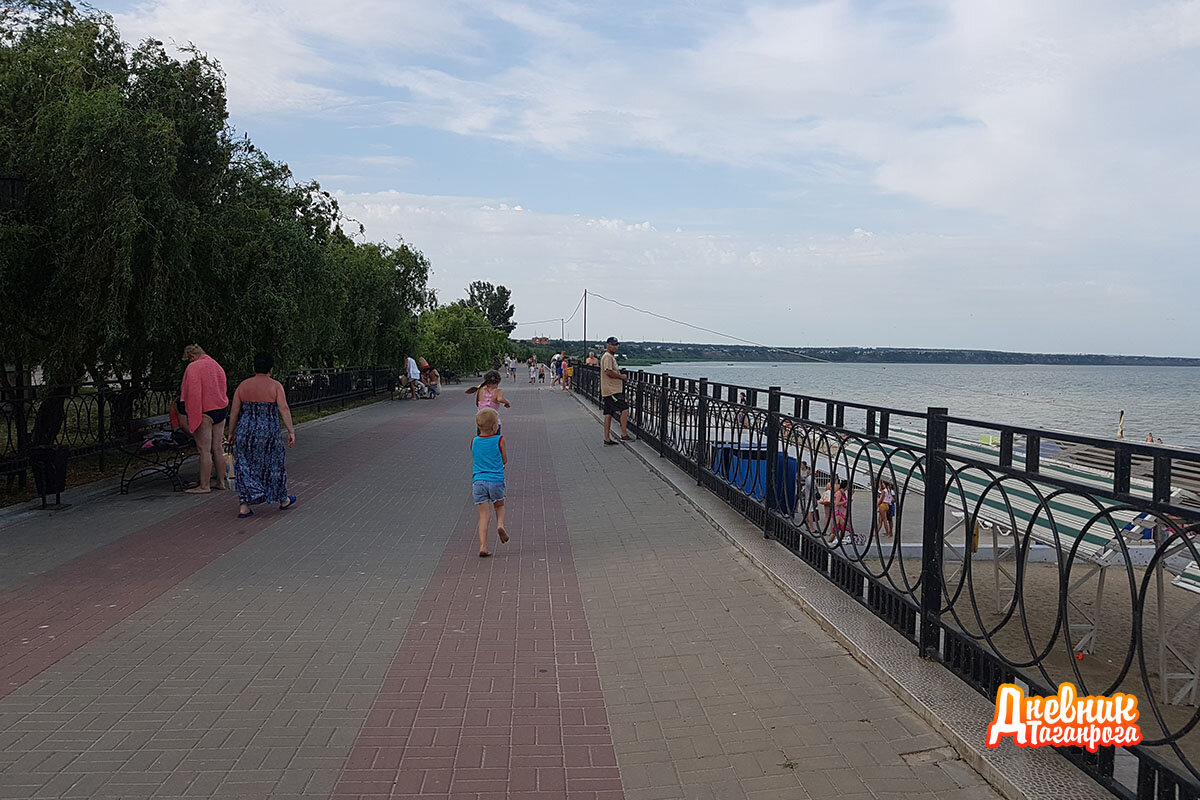Где можно отдохнуть в таганроге. Таганрог море пляжи. Море таганрог 2020. Где можно отдохнуть в таганроге. Где можно отдохнуть в таганроге.