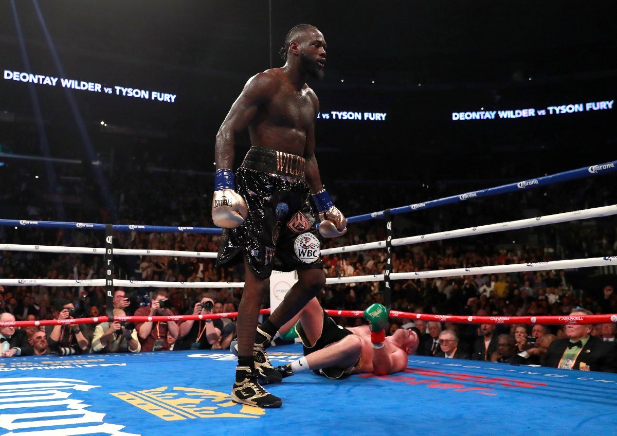 Тайсон Фьюри в тяжелом нокдауне