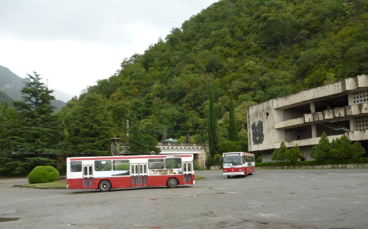 Время в гаграх. Площадь Гагарина Гагра. Старая Гагра площадь Гагарина. Площадь Гагарина Абхазия Гагры. Гагра площадь Гагарина 2022.