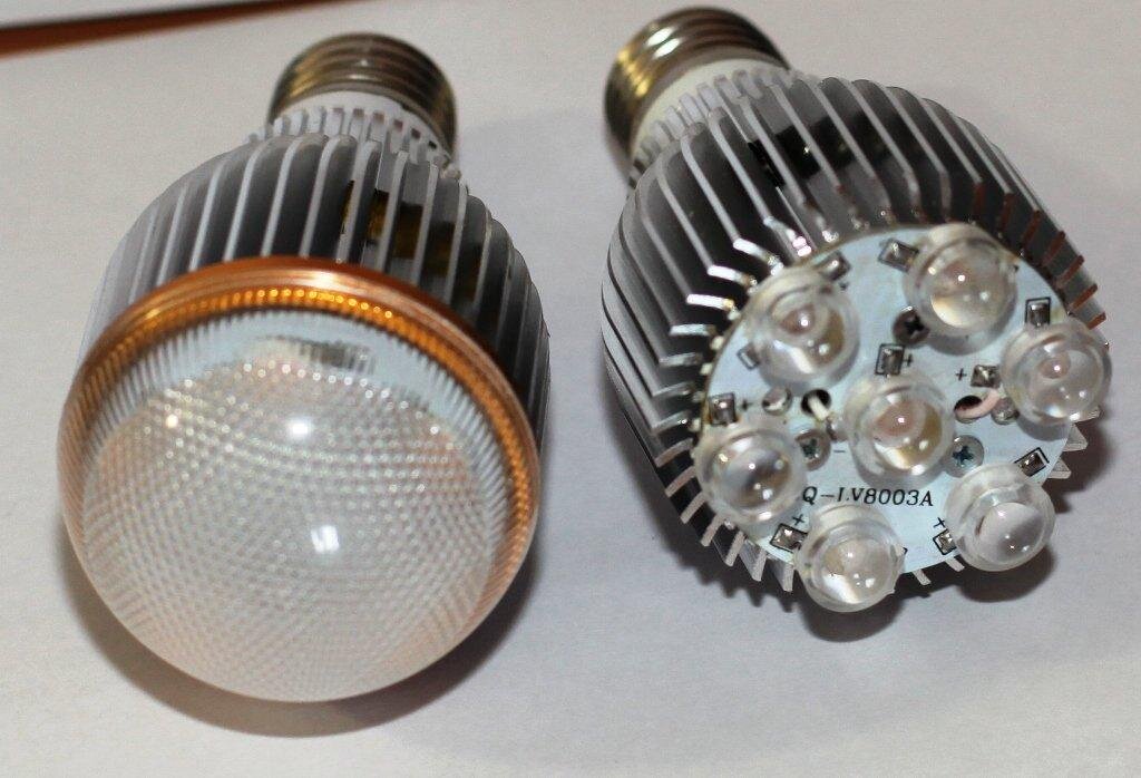 Чем мощнее светодиод, тем больше должен быть радиатор, обеспечивающий эффективный теплоотвод и рассеивание тела в окружающую среду. И это при эксплуатации при комнатных температурах. А что делать в сауне?