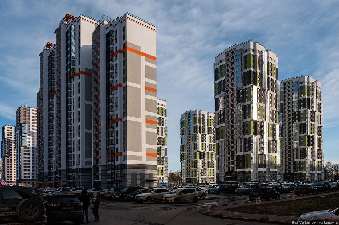 1. Национальный проект "Жильё и городская среда" предусматривает увеличение объёмов строительства жилья до 120 млн квадратных метров в год. Необходимость в этом есть, поскольку в России низкая средняя обеспеченность жильём – 23 квадратных метра на человека (в Европе средний показатель – около 50 кв. метров, в США – 70, в Восточной Европе – около 40 кв. метров).

