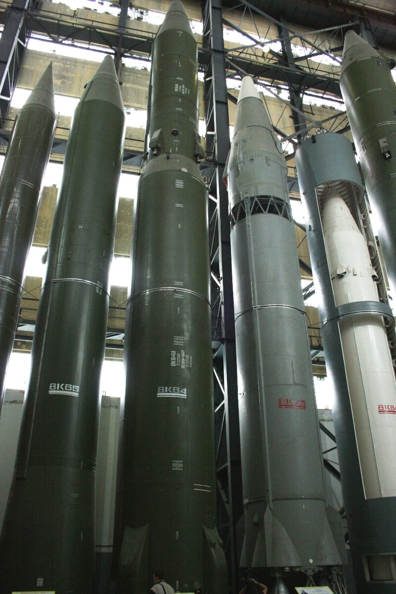 Ракеты в музее - Р-12, Р-14, Р-16, Р-9А и УР-100, которую мы изучали на военной кафедре.