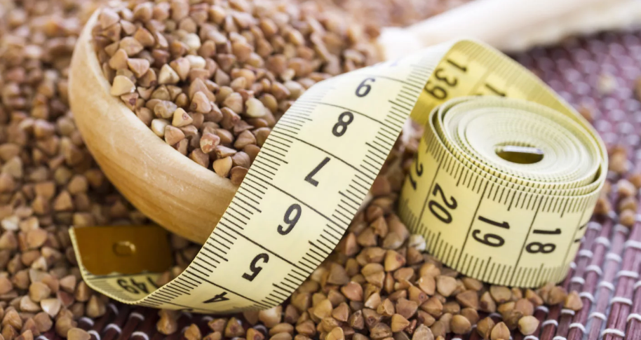 Чем полезна гречка. Нежареная гречка. Гречка зеленая 500 гр. Чем полезна гречка. Полезность гречневой каши.