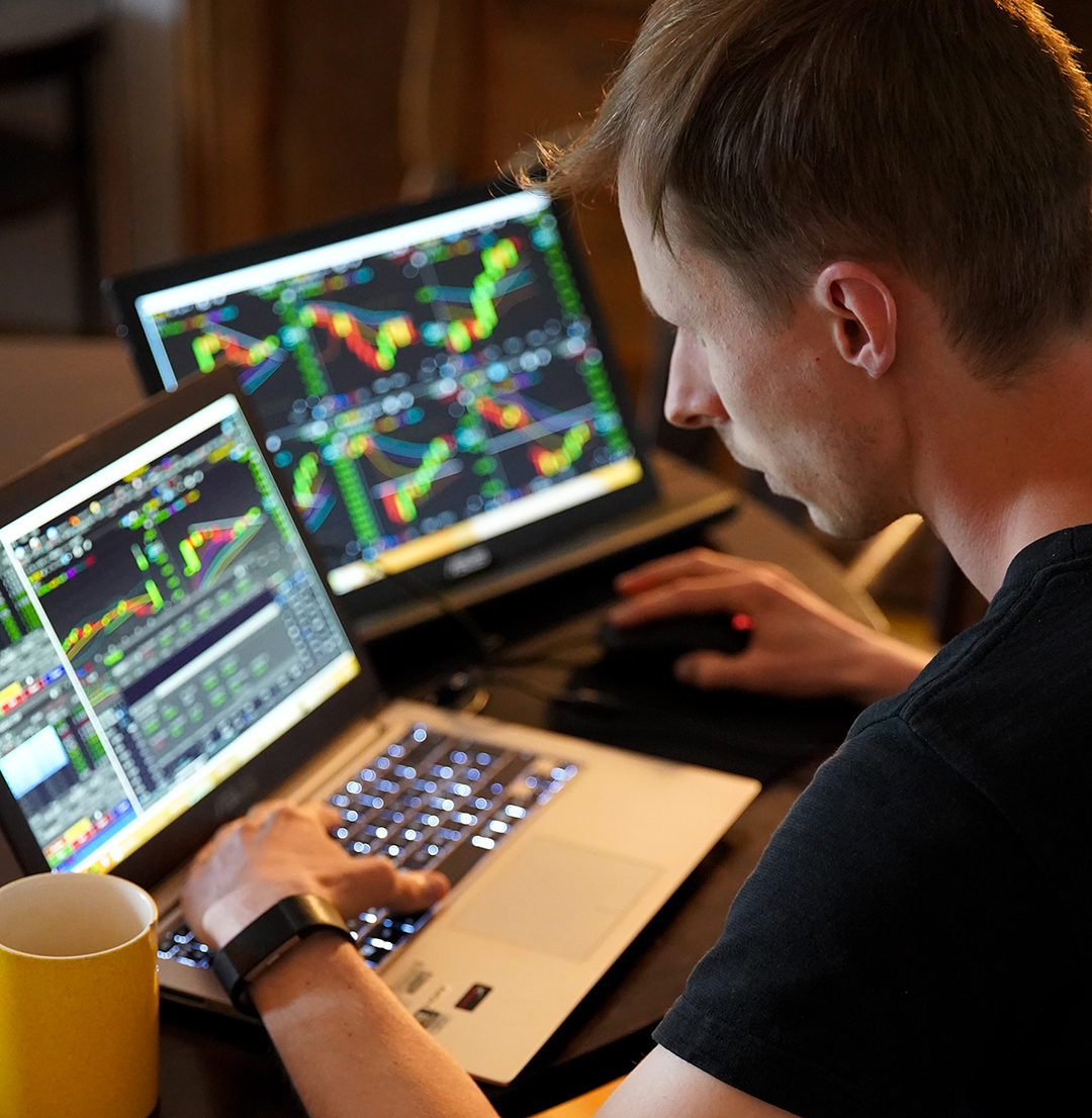 лучшие трейдеры мира. трейдер на бирже. успешный трейдер. инвестировать в фондовый рынок. трейдер.