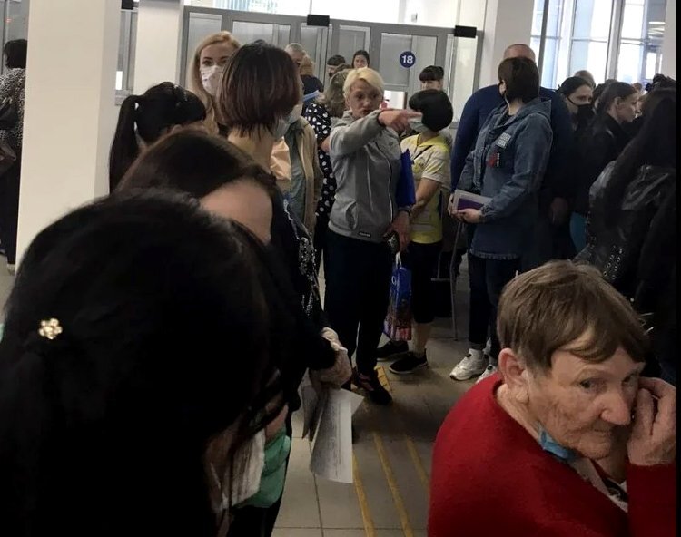 Очередь в пенсионном фонде г. Саратов. 
