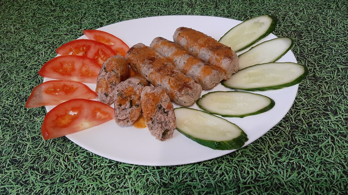 Готовые домашние колбаски