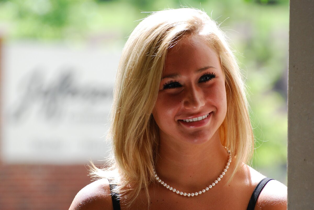                  Фото девушки с бесплатных источников интернета