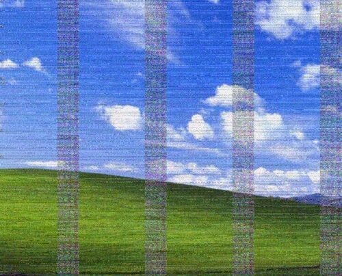 "Умирающая" видяха выглядит примерно так, на авито продавцы это чаще всего тоже трактуют как "шлейф перетерся, починить 500 рублей"