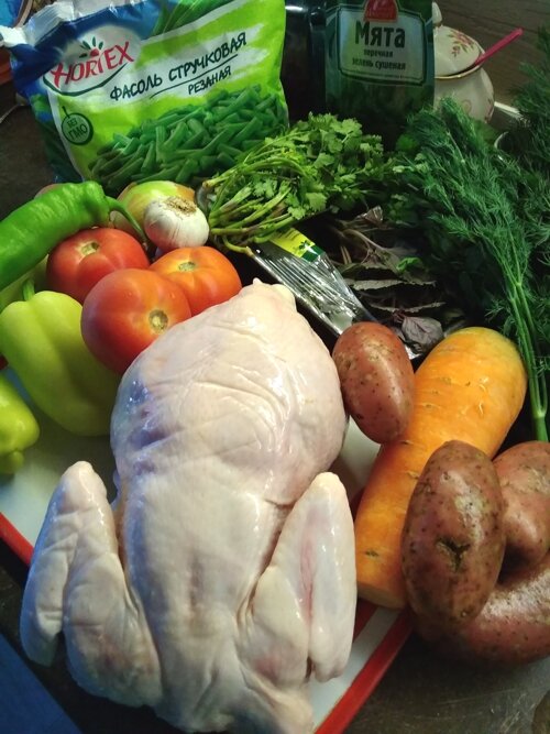 Примерное количество продуктов. Здесь картофеля чуть больше, чем положила в блюдо. Картофель в данном рецепте не играет первую скрипку, поэтому не стоит брать его слишком много.