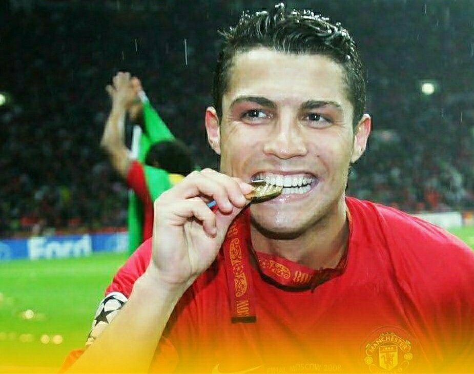 Фото с интернета, Криштиану Роналду в красном Манчестере.