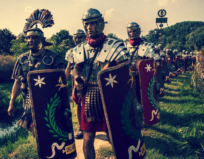 Легионеры на марше (реконструкция).