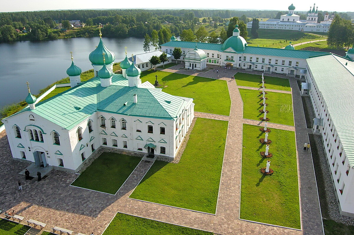 Колокольня Александро Свирского монастыря. Свирский монастырь гостиницы. Старая Слобода.