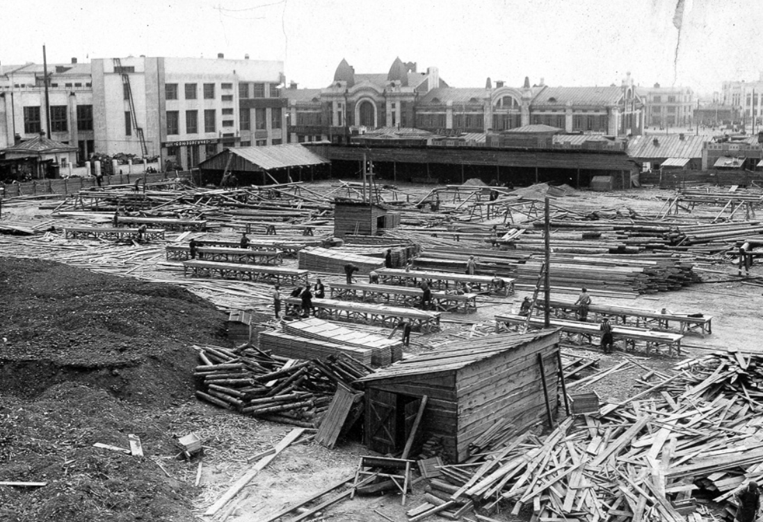 Театр оперы и балета в 1929 Новосибирск. Оперный театр Новосибирск 1945. Открытие оперного театра в Новосибирске в 1945 году. Новониколаевск оперный театр.