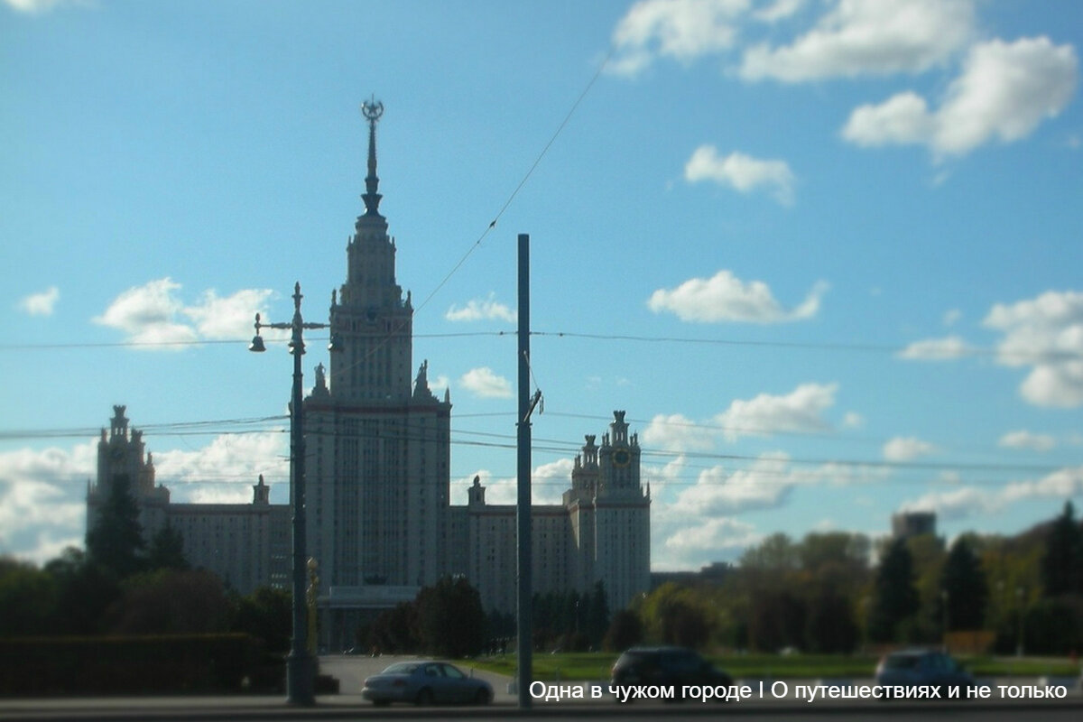 Считается, что открывающиеся отсюда виды помогают забыть обрушившиеся на человека горести, а энергетика мест наполняет силой для новых свершений.