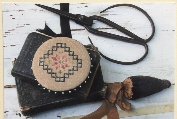 Пинкип вышитый крестом