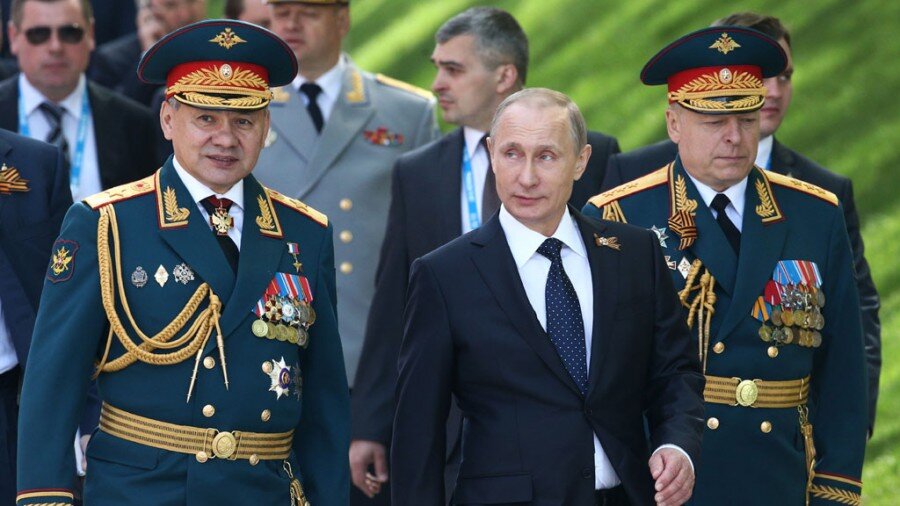 МИНИСТР ОБОРОНЫ и не больше.