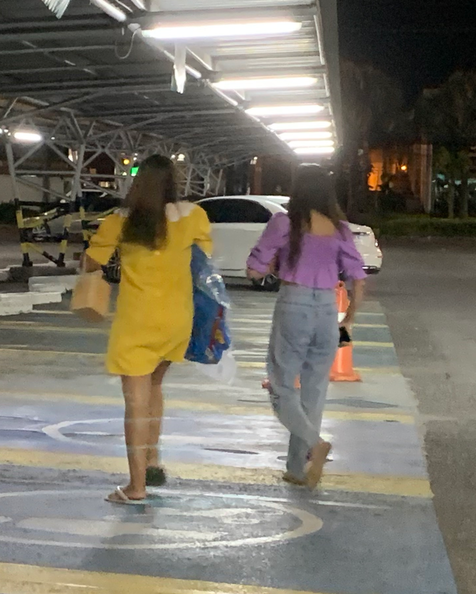 Странные платья