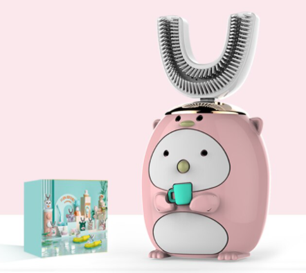 Специальный гаджет который научит вашего ребёнка чистить зубы с удовольствием. Насадка из пищевого силикона.  Легко использовать и переносить, забавная щетка: одна кнопка для управления 3 режимами: Стандартный/сильный/массаж десен
Время 3,45 с, полная зарядка, 2 раза в день, можно использовать 15 дней
Автоматическая УФ-Дезинфекция во время зарядки
Автосушка во время зарядки
Синяя светодиодная лампа отбеливает пятнадцатую и предотвращает появление неприятного запаха изо рта,
Магнитная Зарядка с беспроводной зарядной базой
Пылезащитная чашка для воды