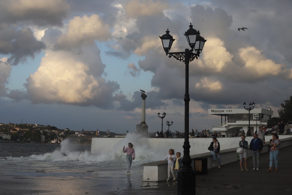 Шторм на Приморском бульваре. Источник: vk.com/ohsev