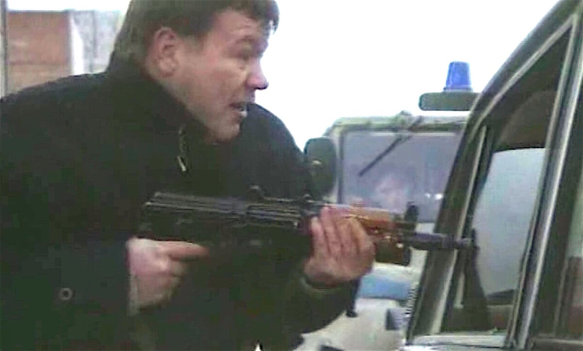 "Я дурак, я в Афгане был!" – кричит в сериале "Улицы разбитых фонарей" лейтенант Дукалис, чтобы напугать задерживаемых преступников. "Дурак" здесь – значит "не контролирующий себя", "буйный" 