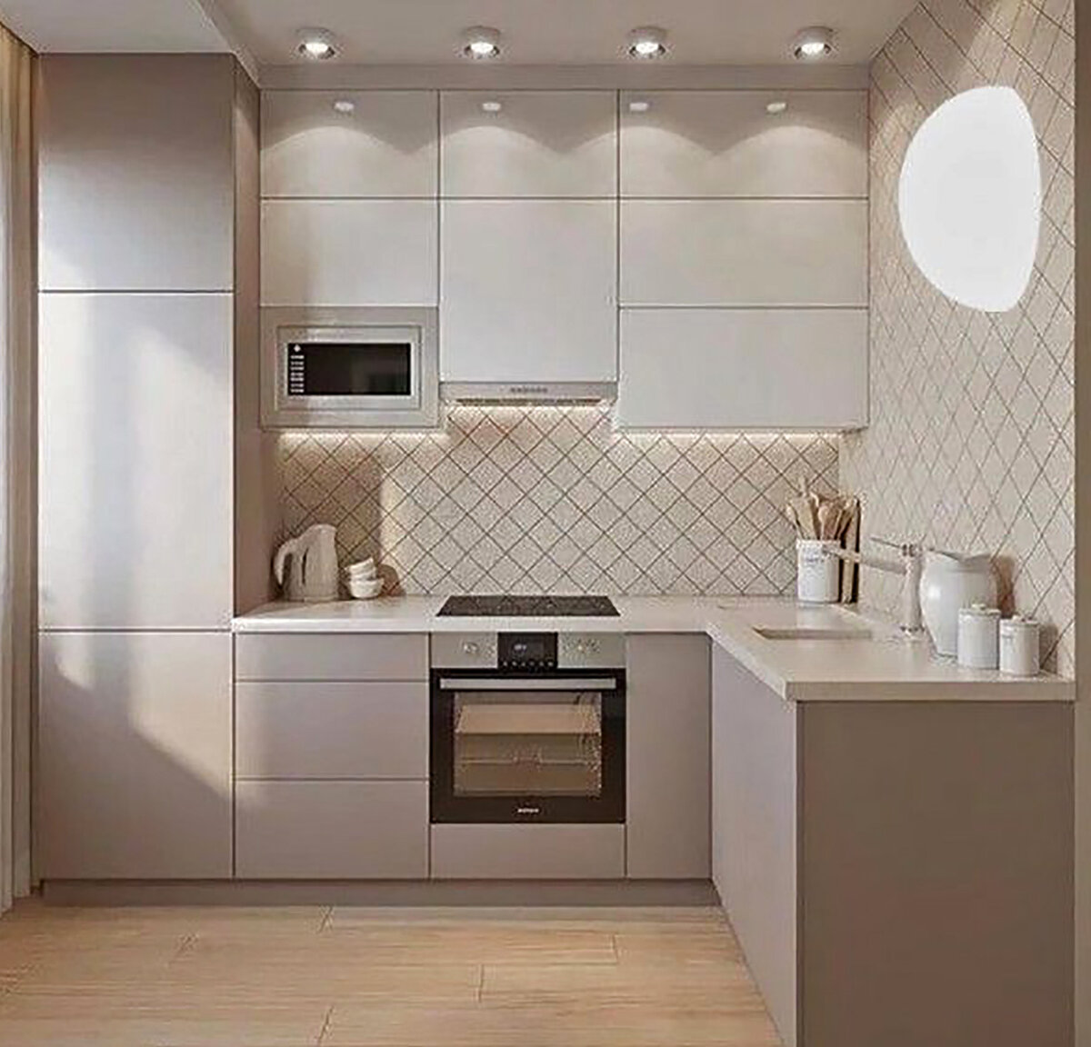 Компактная кухня в светлых бежевых оттенках
