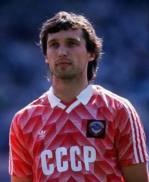 Олег Протасов - игрок сборной СССР по футболу. Фото Яндекс.Картинки.