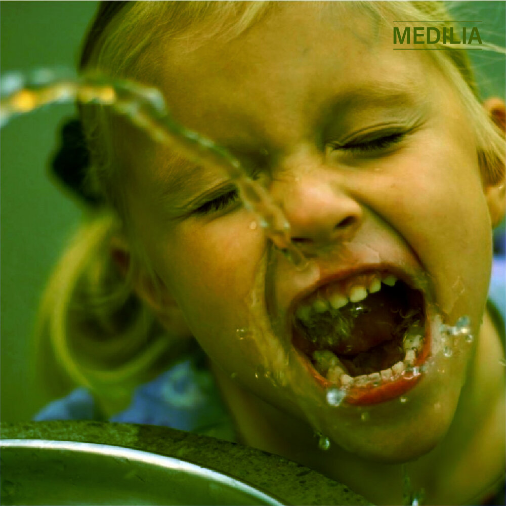 Мы все наслышаны о всевозможных вариантах тестирования и все они, как правило предполагают взятие образца в назофарингеальных (из носа и ротовой полости) мазках человека, его еще называют ПЦР-исследованием. Данные способы подходят большинству людям. А вот для детей, тяжелобольных, психически нестабильных людей распространённый метод ПЦР-исследования затруднителен, а где-то вовсе угрозу представляет.