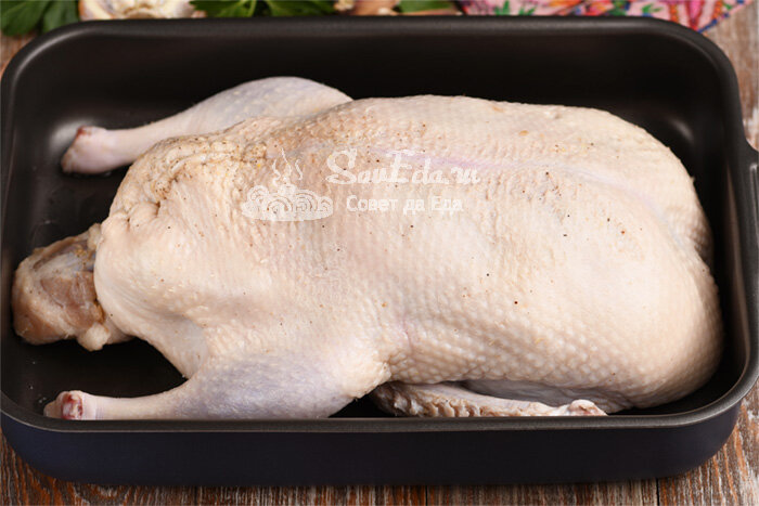 Гусь в тузлуке для запекания. Утка вымоченная в соляном растворе. Маринад для гуся в духовке. Моченая утка целиком в духовке. Гусь в аэрогриле.