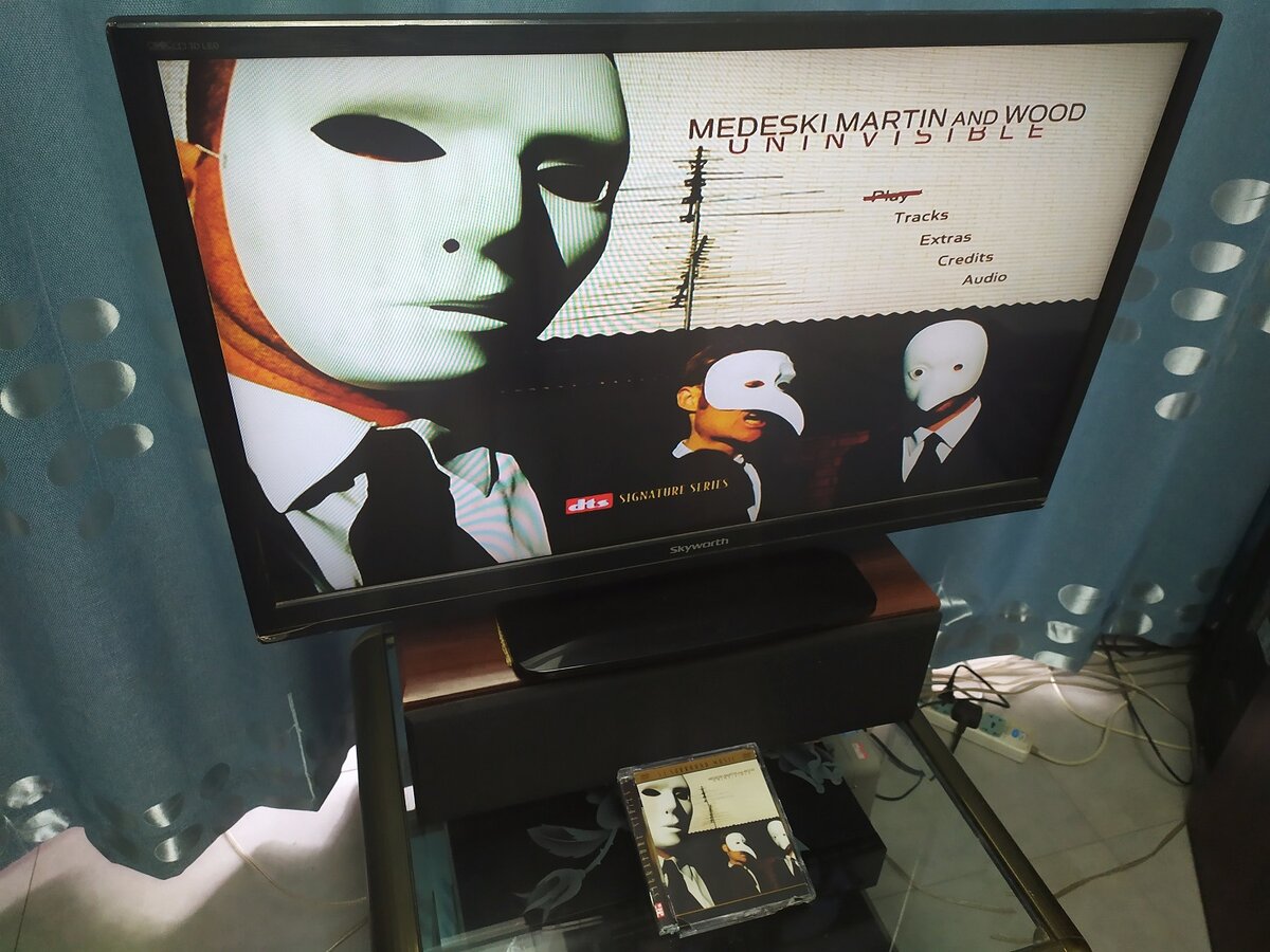 Medeski Martin & Wood - Uninvisible DVD-Audio - menu