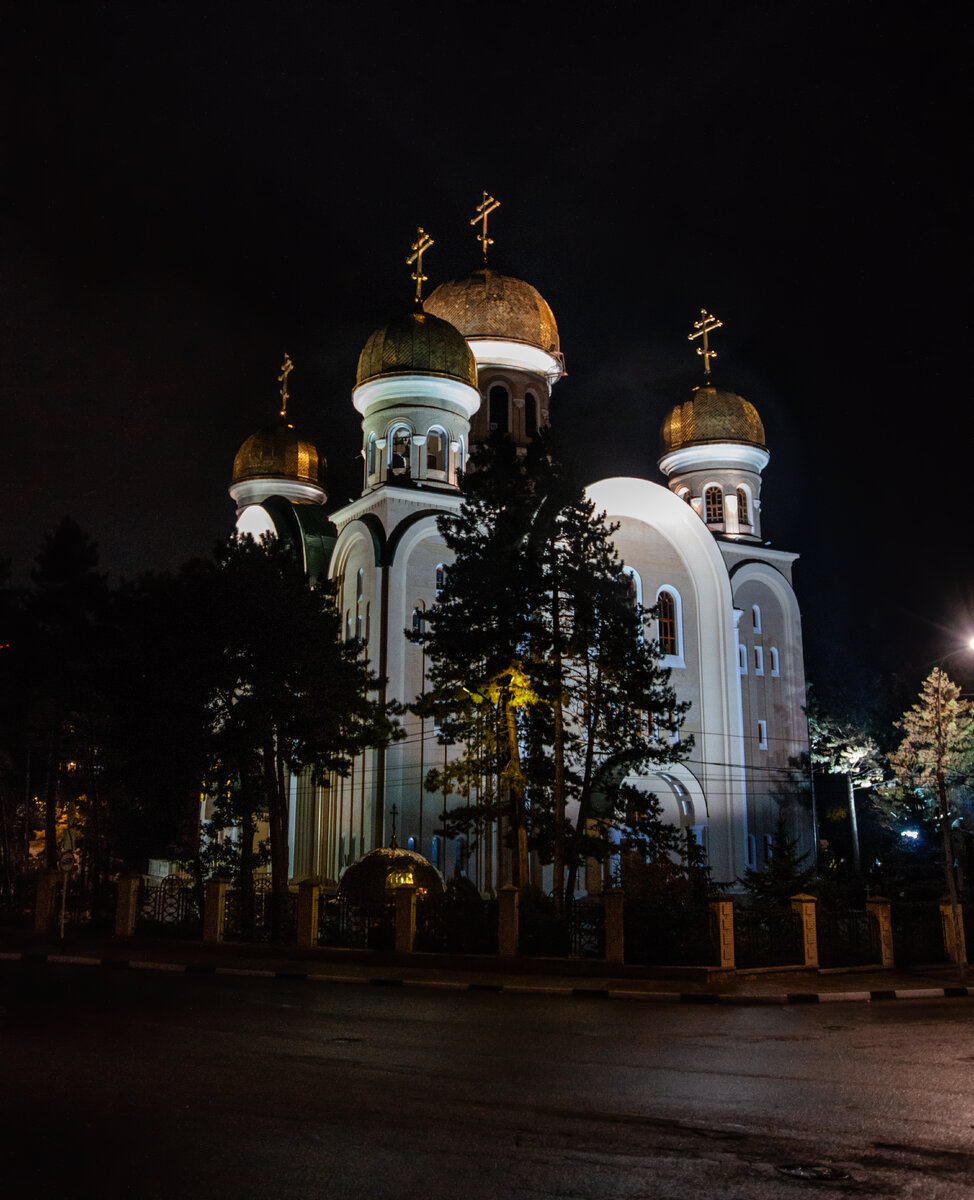 Возрождение взорванной святыни: Никольский собор Кисловодска - от  деревянного храма до наших дней | Опять уехала | Дзен