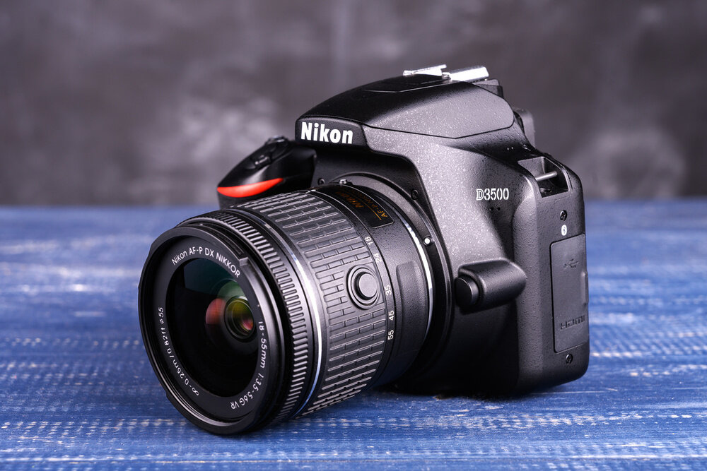 Подсказки на экране есть, например, у Nikon D3500 (источник: yarkiy.ru)