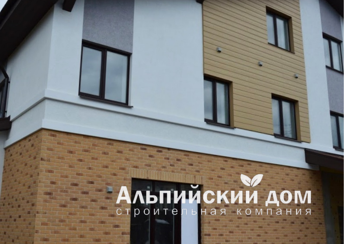 Комбинированный фасад в современном доме