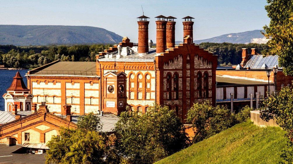 Корпуса пивзавода и "европейске благоустройство" городской территории