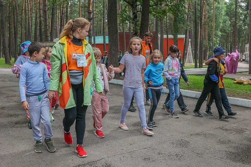 Интересно, а дети после отбоя обсуждают, как по-настоящему зовут их вожатых? 
