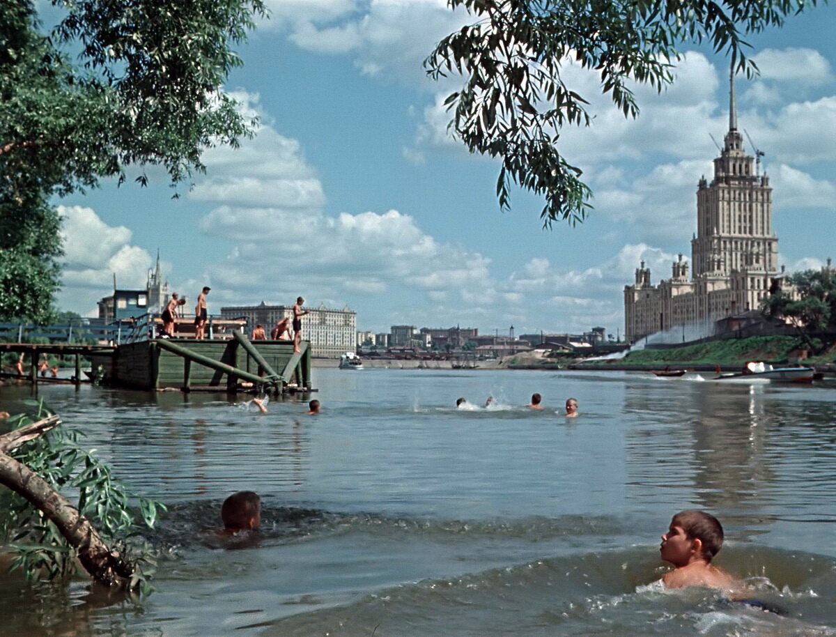 Старик Хоттабыч Москва река