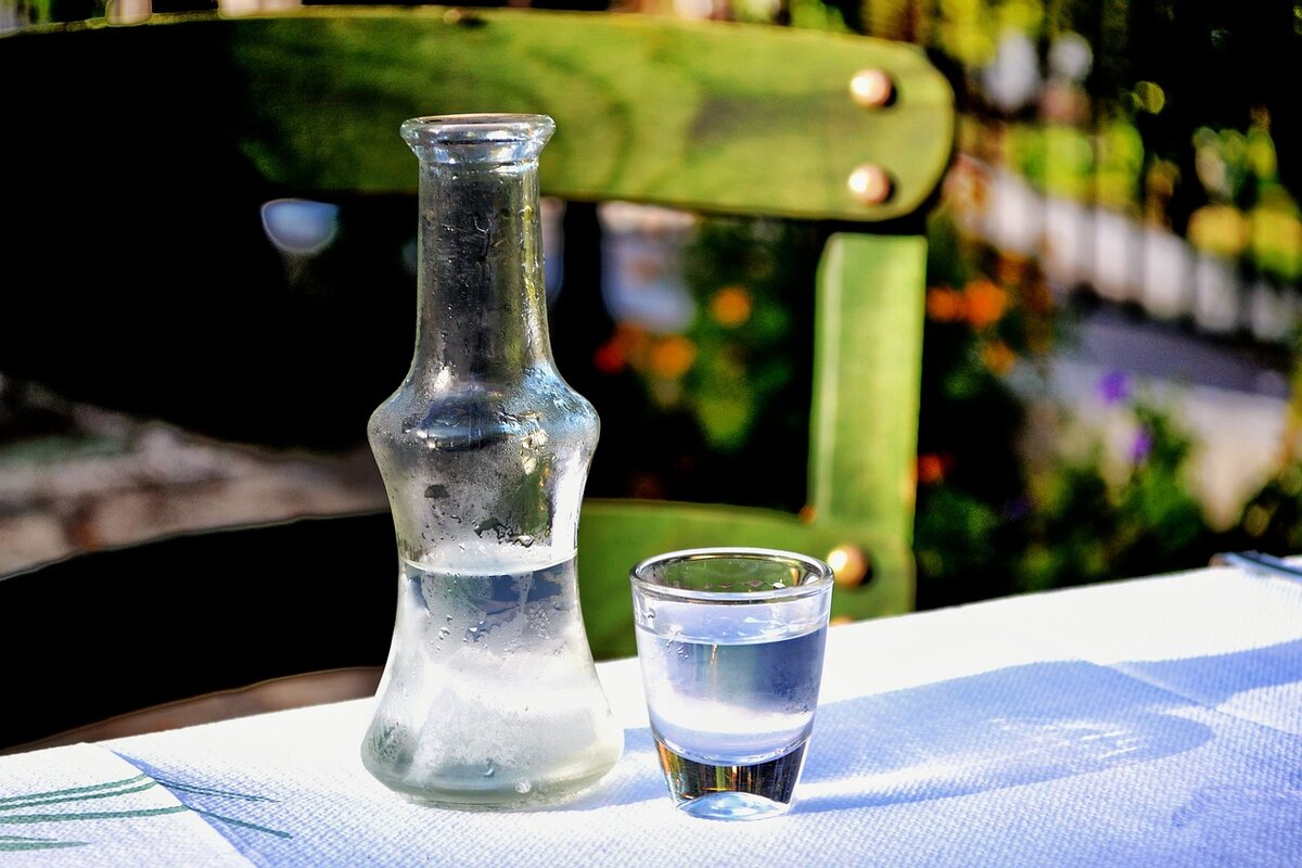 Выстрелил, Alcool, Греческий (с) pixabay.com/ru/photos/%D0%B2%D1%8B%D1%81%D1%82%D1%80%D0%B5%D0%BB%D0%B8%D0%BB-alcool-%D0%B3%D1%80%D0%B5%D1%87%D0%B5%D1%81%D0%BA%D0%B8%D0%B9-%D1%83%D0%B7%D0%BE-1487332/