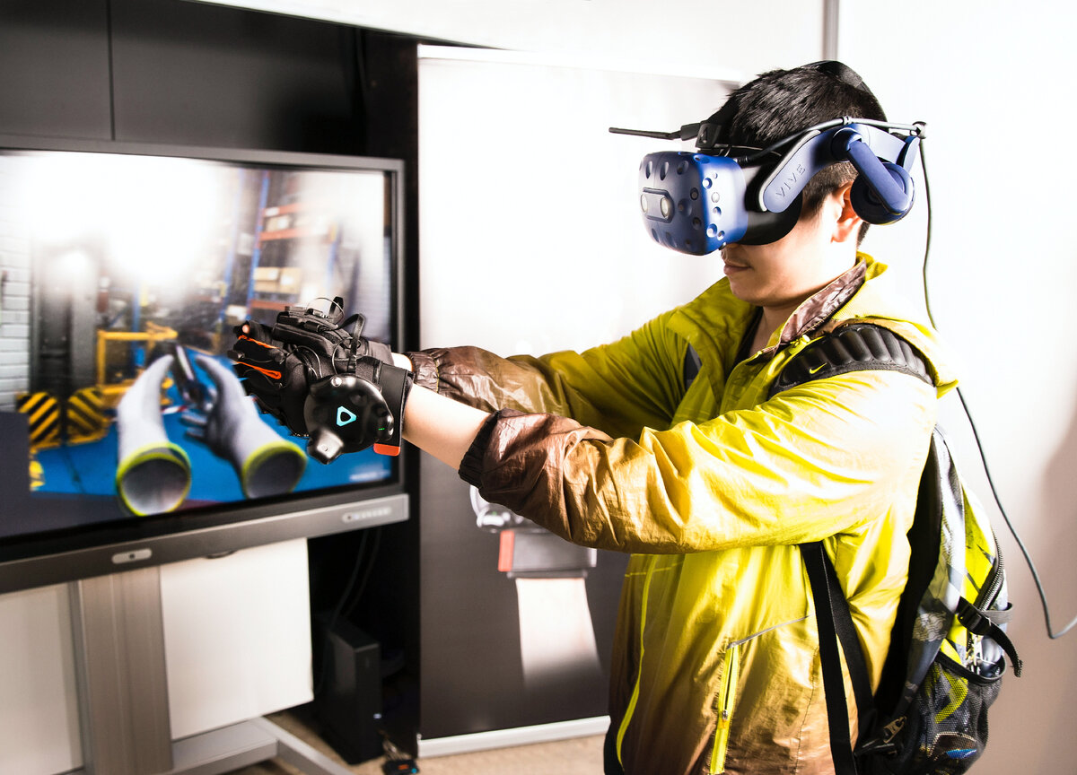 Технологии виртуальной реальности. Палмер лаки VR шлем. VR дополненная реальность. Дополненная реальность ar/VR технологии. Дополненная реальность в развлечениях